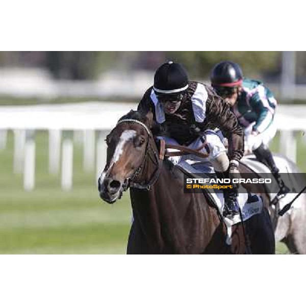 Mirco Demuro on Extra goes to win the Premio Romeo Miracoli Milano - San Siro racetrack, 9th oct. 2011 ph.Stefano Grasso
