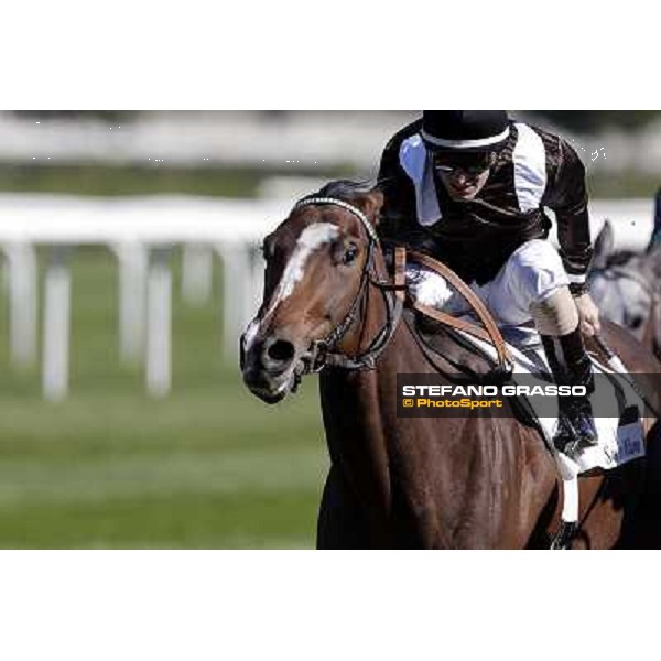 Mirco Demuro on Extra goes to win the Premio Romeo Miracoli Milano - San Siro racetrack, 9th oct. 2011 ph.Stefano Grasso