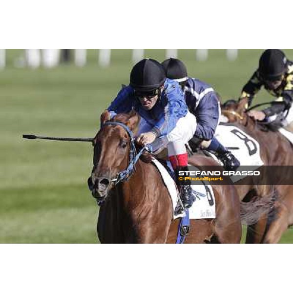 Aperegina goes to win the Premio Zambla Milano - San Siro racetrack, 9th oct. 2011 ph.Stefano Grasso