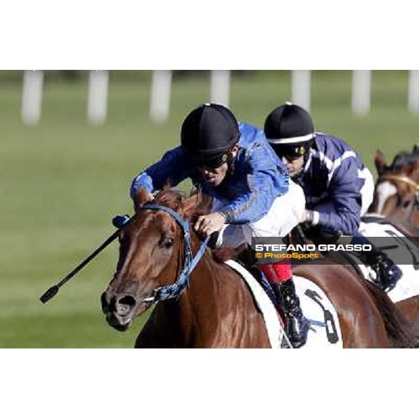 Aperegina goes to win the Premio Zambla Milano - San Siro racetrack, 9th oct. 2011 ph.Stefano Grasso