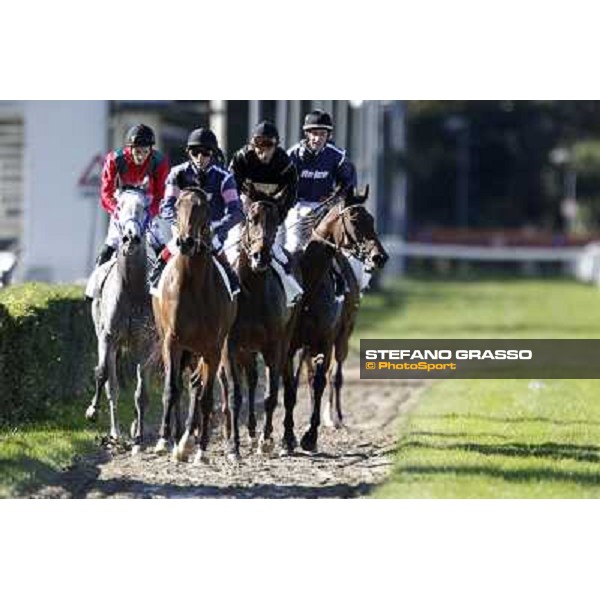Horses and Jockeys return home after the finish of the Premio Zambla Milano - San Siro racetrack, 9th oct. 2011 ph.Stefano Grasso
