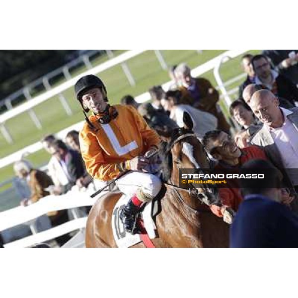 Mario Esposito on Temida returns back home after winning the Premio Verziere-Memorial Aldo Cirla Milano - San Siro racetrack, 9th oct. 2011 ph.Stefano Grasso