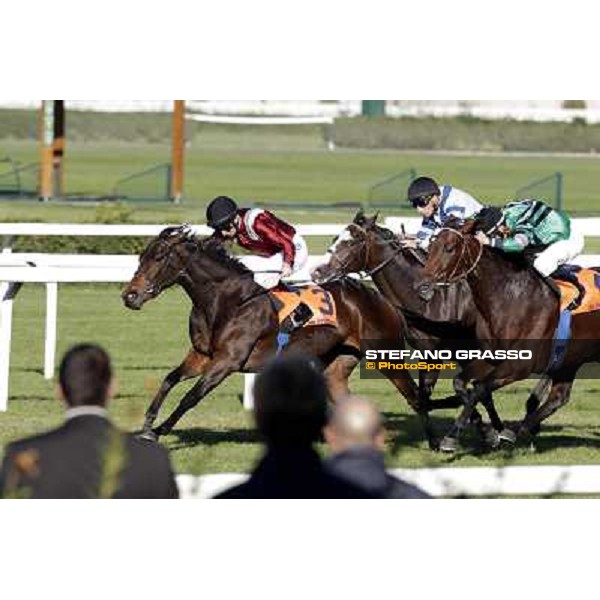 Martin Dwyer on Nayarra goes to win the Gran Criterium beating Lui e La Luna and Vedelago Milano - San Siro racetrack, 9th oct. 2011 ph.Stefano Grasso