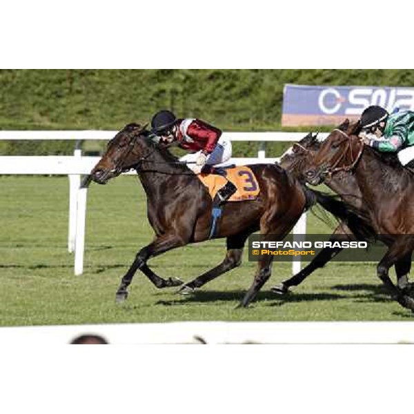 Martin Dwyer on Nayarra goes to win the Gran Criterium beating Lui e La Luna and Vedelago Milano - San Siro racetrack, 9th oct. 2011 ph.Stefano Grasso