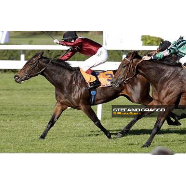 Martin Dwyer on Nayarra goes to win the Gran Criterium beating Lui e La Luna and Vedelago Milano - San Siro racetrack, 9th oct. 2011 ph.Stefano Grasso