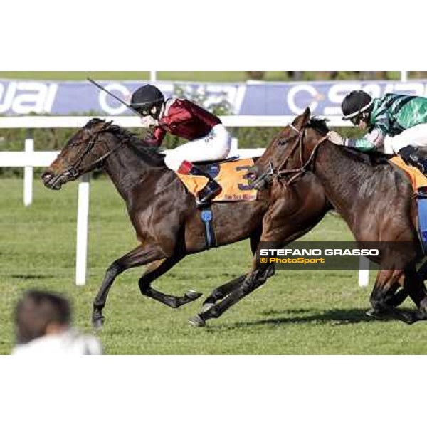 Martin Dwyer on Nayarra goes to win the Gran Criterium beating Lui e La Luna and Vedelago Milano - San Siro racetrack, 9th oct. 2011 ph.Stefano Grasso