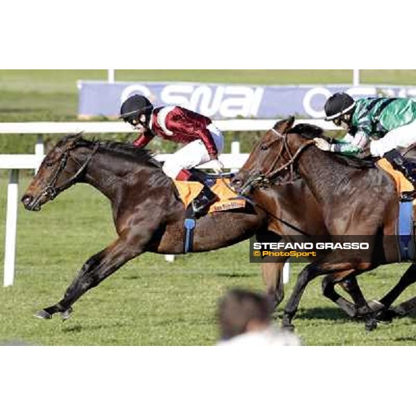 Martin Dwyer on Nayarra goes to win the Gran Criterium beating Lui e La Luna and Vedelago Milano - San Siro racetrack, 9th oct. 2011 ph.Stefano Grasso