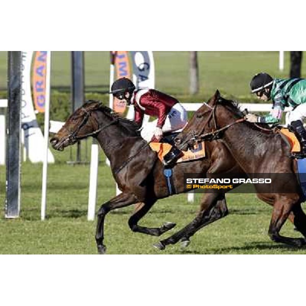 Martin Dwyer on Nayarra goes to win the Gran Criterium beating Lui e La Luna and Vedelago Milano - San Siro racetrack, 9th oct. 2011 ph.Stefano Grasso