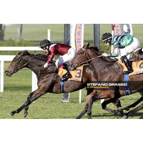 Martin Dwyer on Nayarra goes to win the Gran Criterium beating Lui e La Luna and Vedelago Milano - San Siro racetrack, 9th oct. 2011 ph.Stefano Grasso