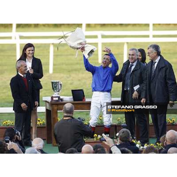 Frankie Dettori on Campanologist wins the Gran Premio del Jockey Club Milano - San Siro racetrack, 16th oct. 2011 ph.Stefano Grasso