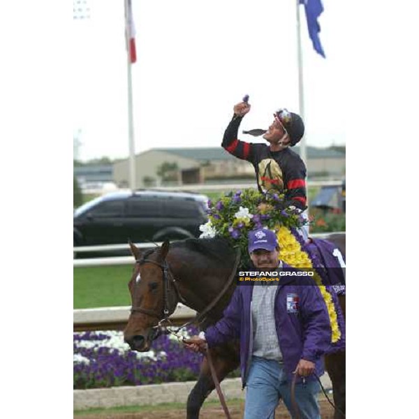 Javier Castellano thanking god after winning The Breeders\' Cup Classic with Ghostzapper Lone Star PArk, Dallas 30th october 2004 ph. Stefano Grasso