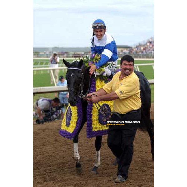 Ramon Dominguez on Better TAlk Now winner of the John Deer Breeders\' Cup Turf Dallas 30th october 2004 ph. Stefano Grasso