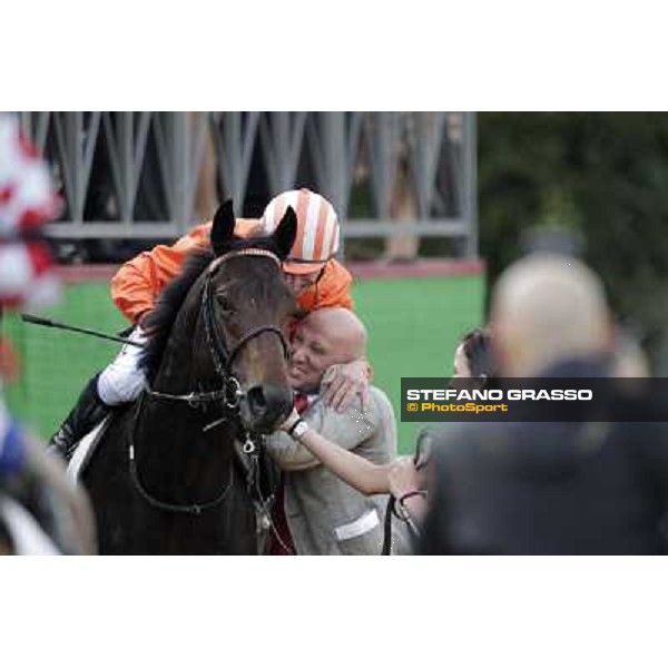 Mario Esposito on Tesey returns home after winning the Premio Conte Felice Scheibler and is congratulated by the owner Rome, 23rd oct. 2011 ph.Stefano Grasso