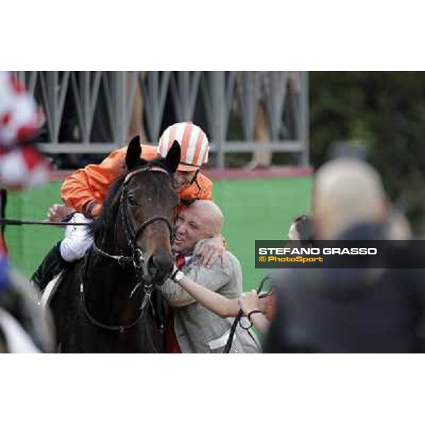 Mario Esposito on Tesey returns home after winning the Premio Conte Felice Scheibler and is congratulated by the owner Rome, 23rd oct. 2011 ph.Stefano Grasso