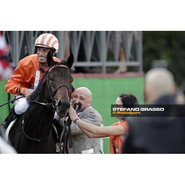 Mario Esposito on Tesey returns home after winning the Premio Conte Felice Scheibler and is congratulated by the owner Rome, 23rd oct. 2011 ph.Stefano Grasso