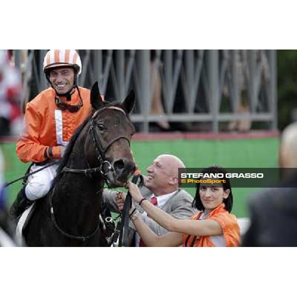 Mario Esposito on Tesey returns home after winning the Premio Conte Felice Scheibler and is congratulated by the owner Rome, 23rd oct. 2011 ph.Stefano Grasso