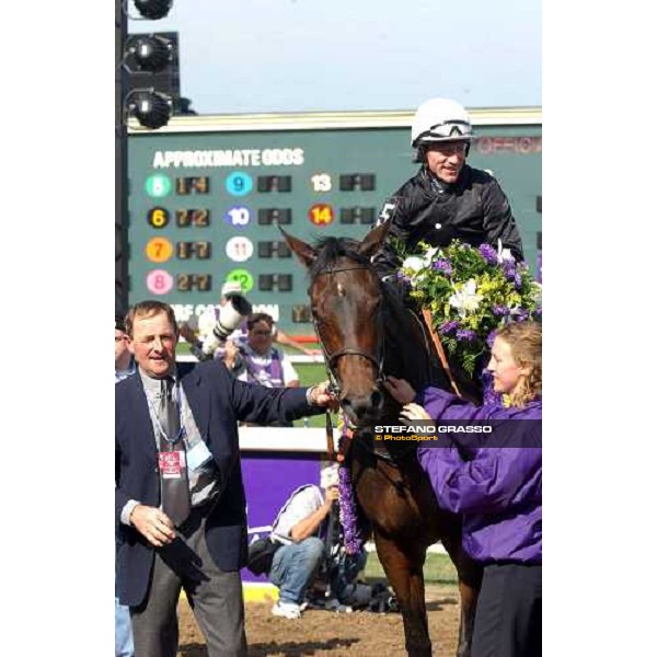 Kieren Fallon on Ouija Board winner of Breeders\' Cup Filly and Mare Turf Dallas 30th october 2004 ph. Stefano Grasso