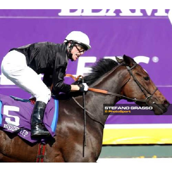 Kieren Fallon on Oujia Board wins the Breeders\' Cup Filly and Mare Turf Dallas 30th october 2004 ph. Stefano Grasso