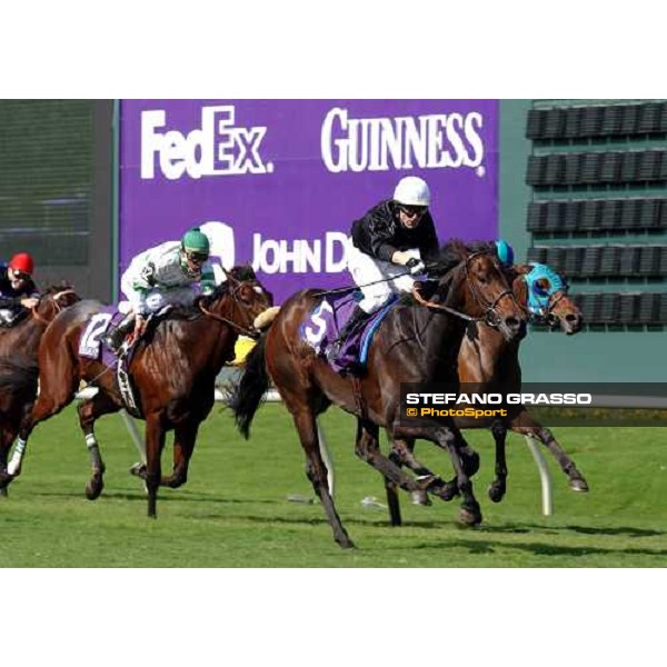Kieren Fallon on Oujia Board wins the Breeders\' Cup Filly and Mare Turf Dallas 30th october 2004 ph. Stefano Grasso