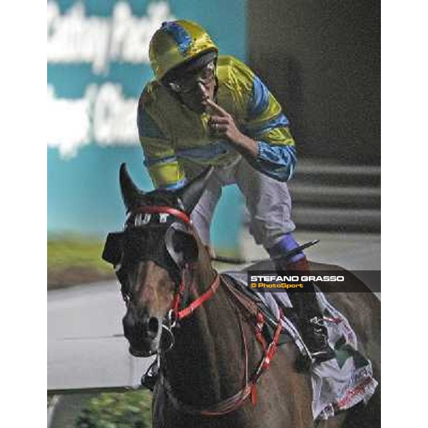 Frankie Dettori wins the Cathay Pacific International Jockeys\' Championship Hong Kong - Happy Valley racecourse, 7th dec. 2011 ph.Stefano Grasso