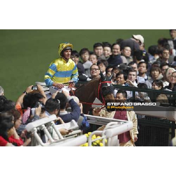 Frankie Dettori wins the Cathay Pacific International Jockeys\' Championship Hong Kong - Happy Valley racecourse, 7th dec. 2011 ph.Stefano Grasso