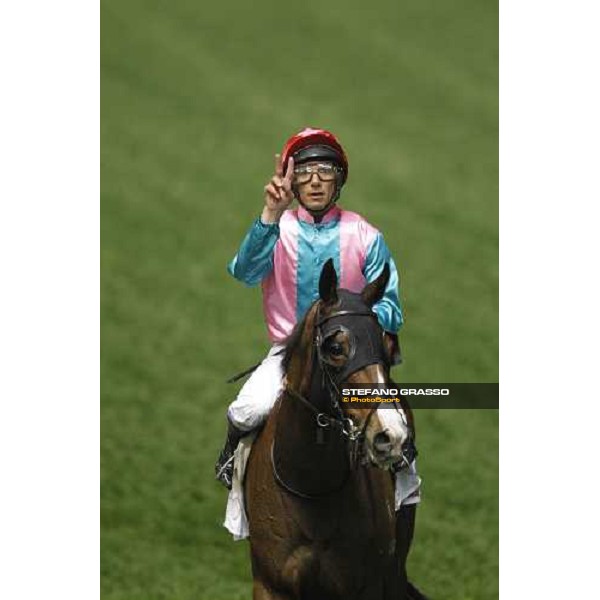 Frankie Dettori wins the Cathay Pacific International Jockeys\' Championship Hong Kong - Happy Valley racecourse, 7th dec. 2011 ph.Stefano Grasso