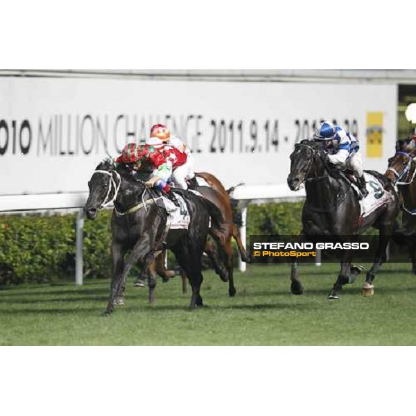 Frankie Dettori wins the Cathay Pacific International Jockeys\' Championship Hong Kong - Happy Valley racecourse, 7th dec. 2011 ph.Stefano Grasso