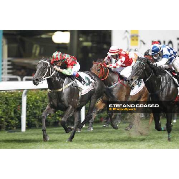 Frankie Dettori wins the Cathay Pacific International Jockeys\' Championship Hong Kong - Happy Valley racecourse, 7th dec. 2011 ph.Stefano Grasso