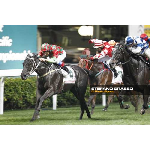 Frankie Dettori wins the Cathay Pacific International Jockeys\' Championship Hong Kong - Happy Valley racecourse, 7th dec. 2011 ph.Stefano Grasso