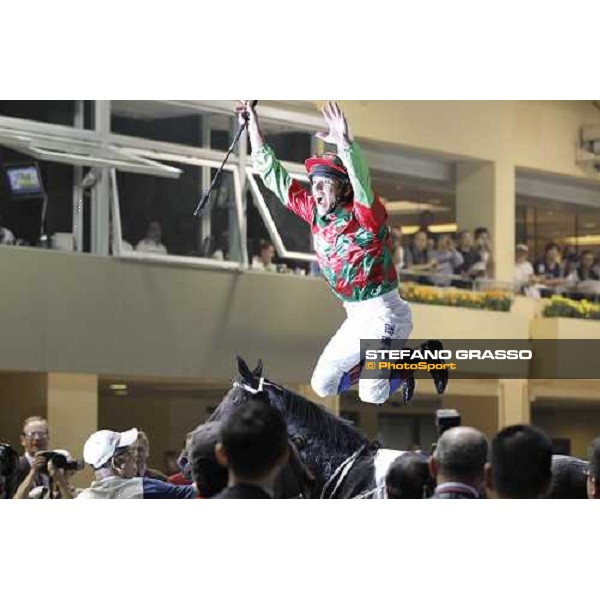 Frankie Dettori wins the Cathay Pacific International Jockeys\' Championship Hong Kong - Happy Valley racecourse, 7th dec. 2011 ph.Stefano Grasso