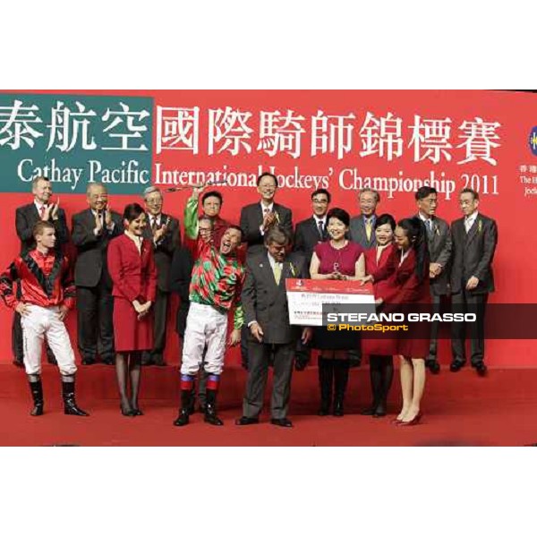 Frankie Dettori wins the Cathay Pacific International Jockeys\' Championship Hong Kong - Happy Valley racecourse, 7th dec. 2011 ph.Stefano Grasso