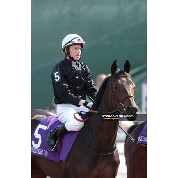 Kieren Fallon on Ouija Board parading in the Breeders\' Cup Filly and Mare Turf Dallas 30th october 2004 ph. Stefano Grasso