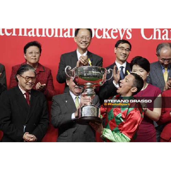 Frankie Dettori wins the Cathay Pacific International Jockeys\' Championship Hong Kong - Happy Valley racecourse, 7th dec. 2011 ph.Stefano Grasso