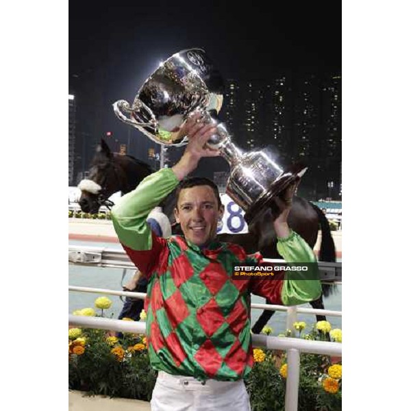 Frankie Dettori wins the Cathay Pacific International Jockeys\' Championship Hong Kong - Happy Valley racecourse, 7th dec. 2011 ph.Stefano Grasso