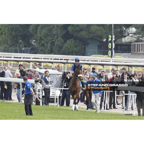 Morning trackworks at Sha Tin racecourse - Campanologist and Saeed Bin Suroor Hong Kong, 8th dec. 2011 ph.Stefano Grasso