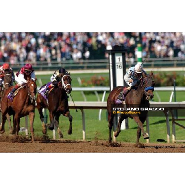 Corey Nakatani with Sweet Catomine flies towards the line of Breeders\' Cup Juvenile Fillies Dallas 30th october 2004 ph. Stefano Grasso