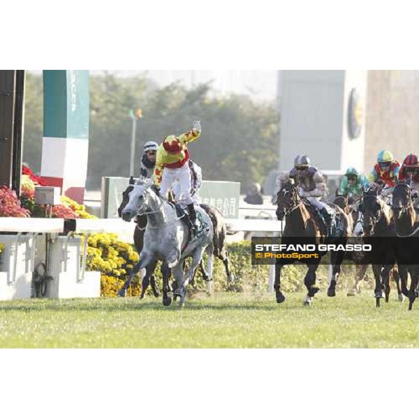 M.Chadwick on California Memory wins the Cathay Pacific Hong Cup Hong Kong, 11th dec. 2011 ph.Stefano Grasso