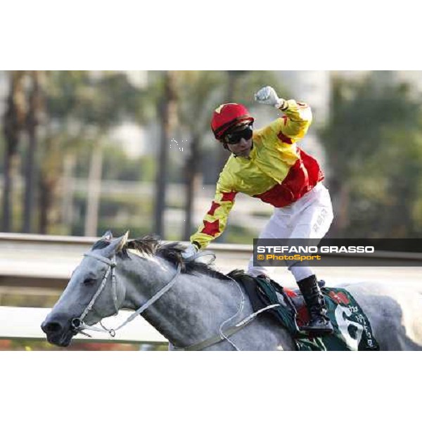 M.Chadwick on California Memory wins the Cathay Pacific Hong Cup Hong Kong, 11th dec. 2011 ph.Stefano Grasso