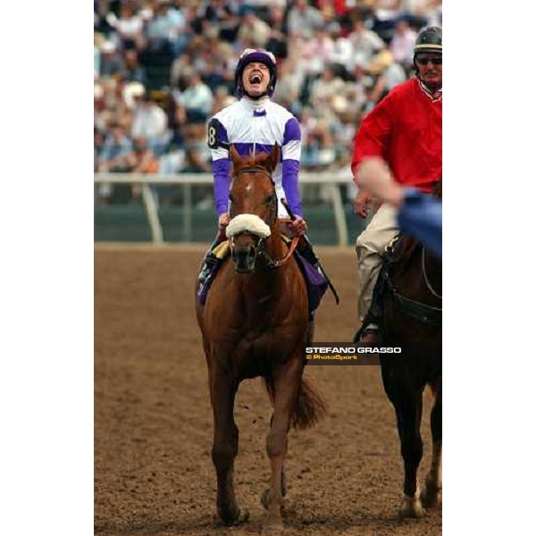 exulting Frankie Dettori on Wilko winner of Bessener Trust Breeders\' Cup Juvenile Dallas 30th october 2004 ph. Stefano Grasso