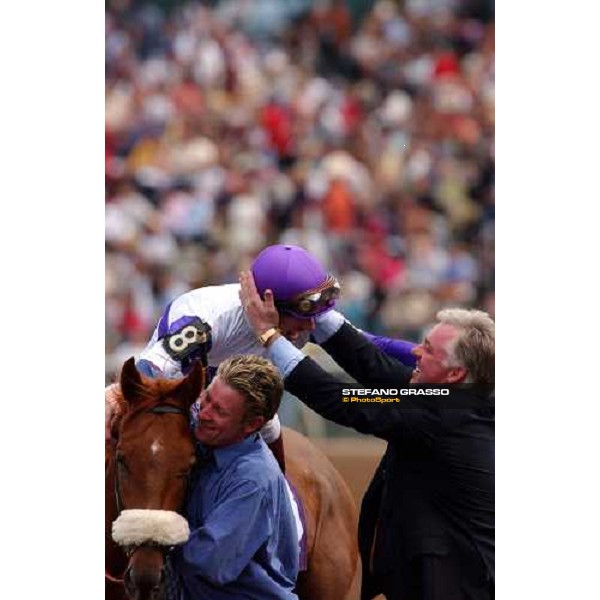 Wilko\'s trainer Jeremy Noseda congratulates with Frankie Dettori- Bessemer Trust Breeders\' Cup Juvenile Dallas 30th october 2004 ph. Stefano Grasso