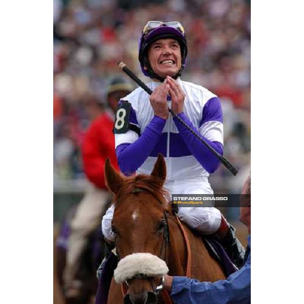 Frankie Dettori winner with Wilko of Bessener Trust Breeders\' Cup Juvenile Dallas 30th october 2004 ph. Stefano Grasso