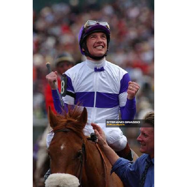 Frankie Dettori winner with Wilko of Bessener Trust Breeders\' Cup Juvenile Dallas 30th october 2004 ph. Stefano Grasso