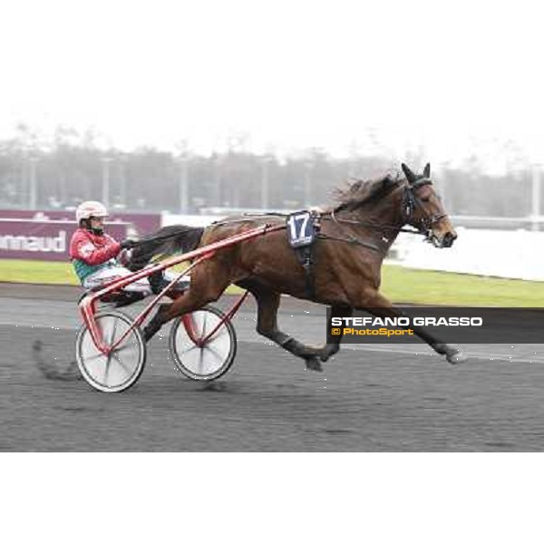 Pietro Gubellini warming up with Lover Power before the Prix du Luxembourg Paris - Vincennes, 28th january 2012 ph.Stefano Grasso