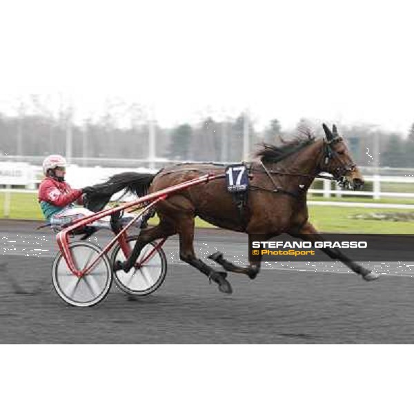 Pietro Gubellini warming up with Lover Power before the Prix du Luxembourg Paris - Vincennes, 28th january 2012 ph.Stefano Grasso