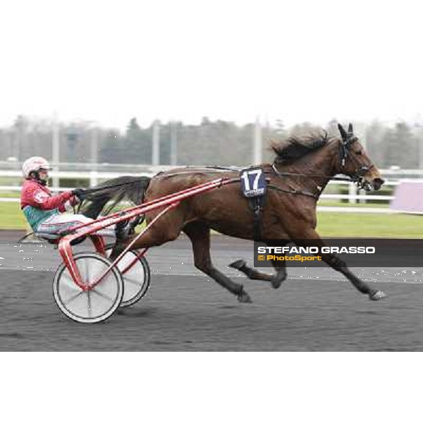 Pietro Gubellini warming up with Lover Power before the Prix du Luxembourg Paris - Vincennes, 28th january 2012 ph.Stefano Grasso