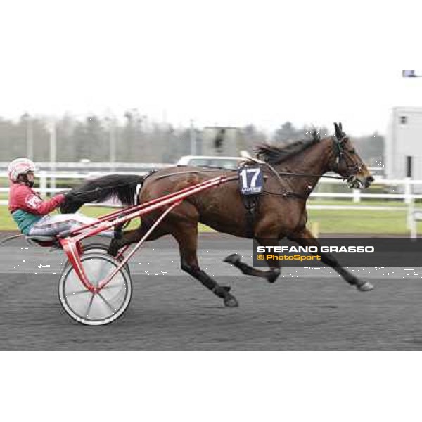 Pietro Gubellini warming up with Lover Power before the Prix du Luxembourg Paris - Vincennes, 28th january 2012 ph.Stefano Grasso