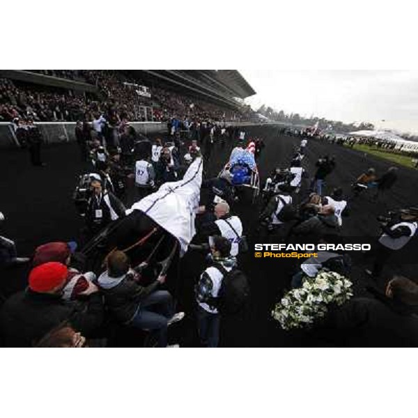 91° Prix d\'Amérique Marionnaud - Franck Nivard and Ready Cash parade after winning the 91° Prix d\'Amerique Paris - Vincennes racecourse , 29th january 2012 ph.Stefano Grasso