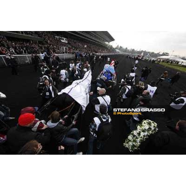 91° Prix d\'Amérique Marionnaud - Franck Nivard and Ready Cash parade after winning the 91° Prix d\'Amerique Paris - Vincennes racecourse , 29th january 2012 ph.Stefano Grasso