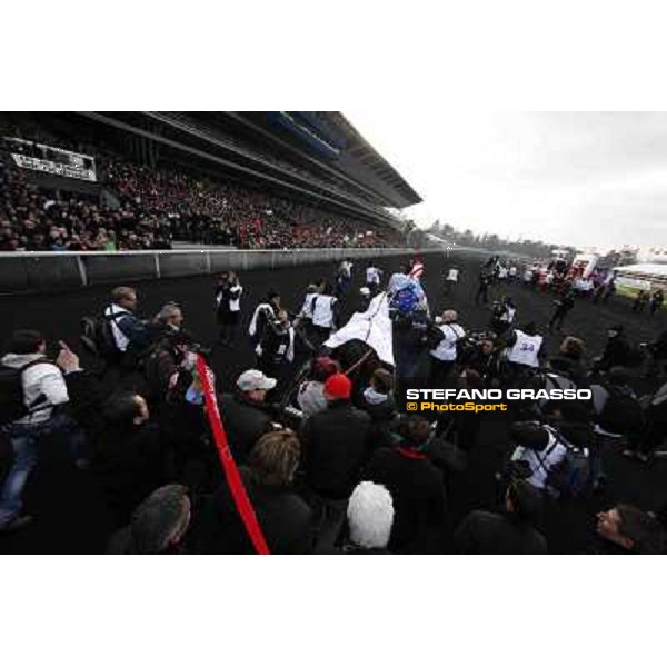 91° Prix d\'Amérique Marionnaud - Franck Nivard and Ready Cash parade after winning the 91° Prix d\'Amerique Paris - Vincennes racecourse , 29th january 2012 ph.Stefano Grasso