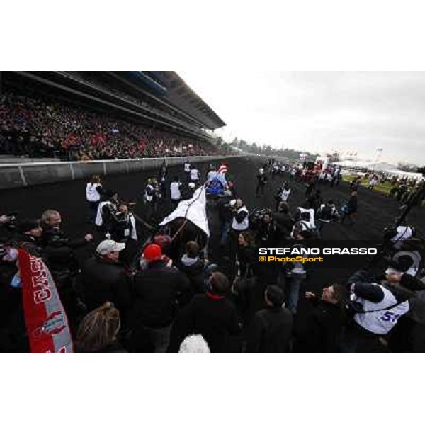91° Prix d\'Amérique Marionnaud - Franck Nivard and Ready Cash parade after winning the 91° Prix d\'Amerique Paris - Vincennes racecourse , 29th january 2012 ph.Stefano Grasso